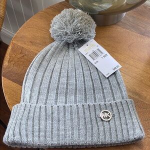 Michael Kors Cable Knit‎ Pom Pom Beanie Women's One Size Gray Hat Preppy Chunky
